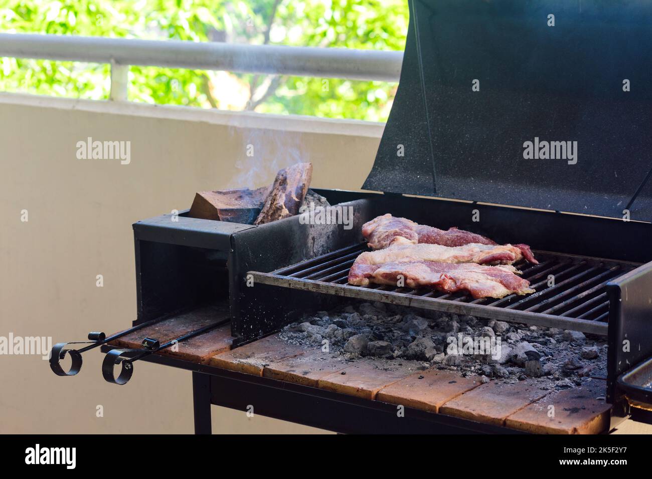 Balcony grill hi-res stock photography and images - Alamy