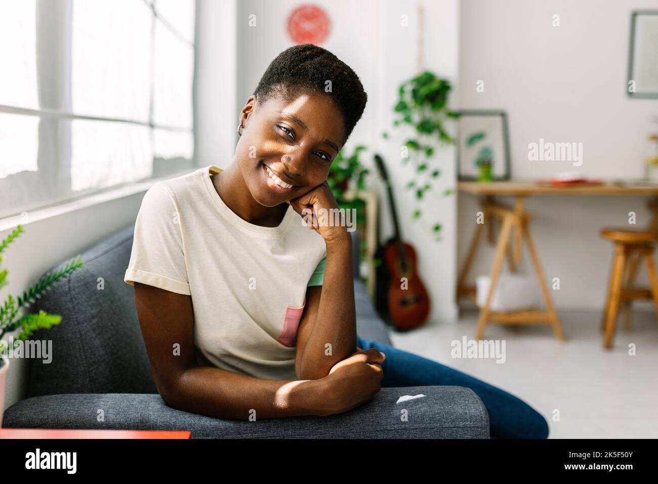 African american short hair woman hi-res stock photography and images ...