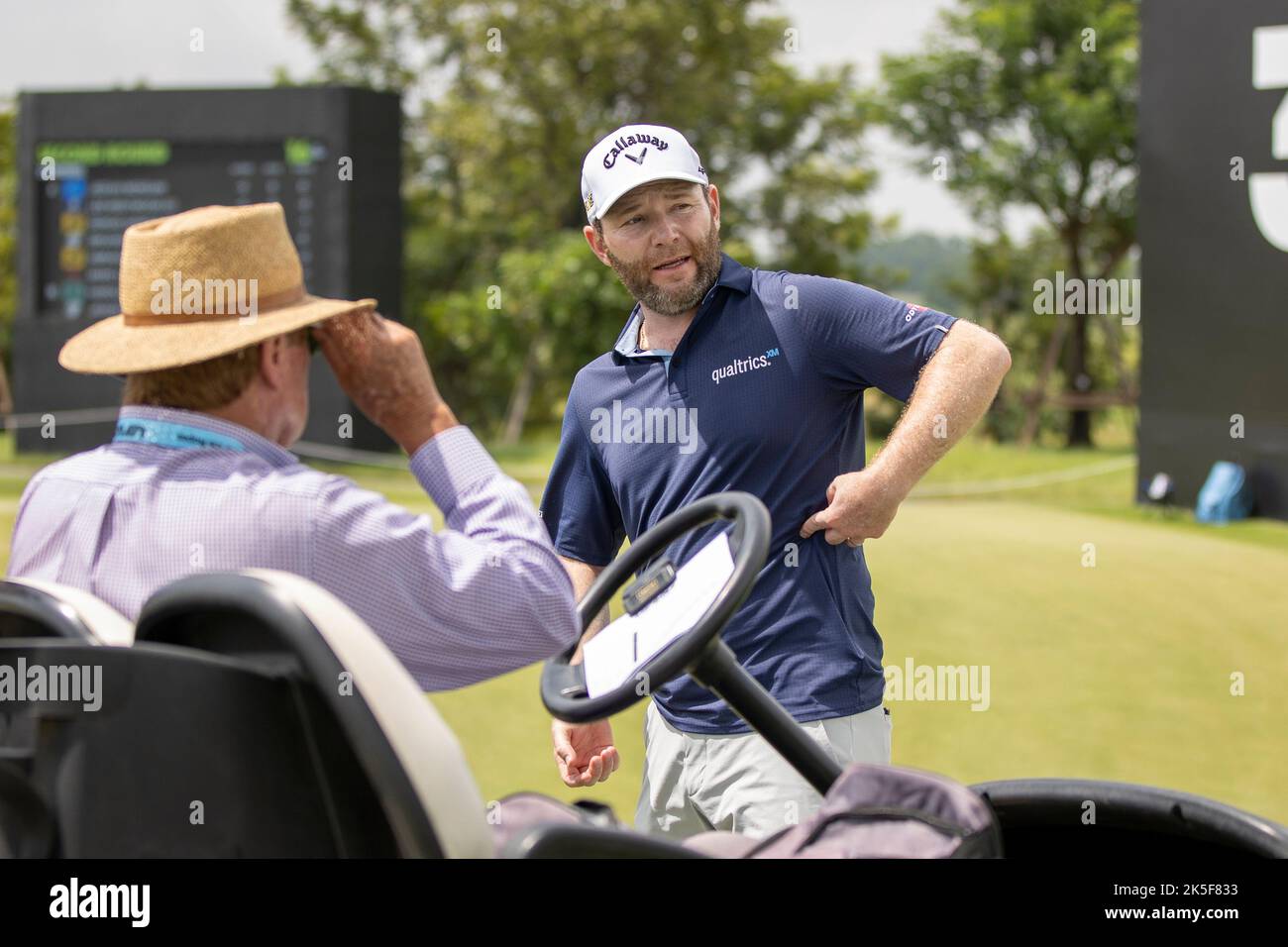 Bangkok, Thailand. 08th Oct, 2022. BANGKOK, THAILAND - OCTOBER 8:  Branden Grace of South-Africa on hole 3 after pulling out of the tournament injured talking to Slugger White, LIV GOLF VP Rules and Competitions during the second round at the LIV GOLF INVITATIONAL BANGKOK at Stonehill Golf Course on October 8, 2022 in Bangkok, THAILAND (Photo by Peter van der Klooster/Alamy Live News) Credit: peter Van der Klooster/Alamy Live News Stock Photo