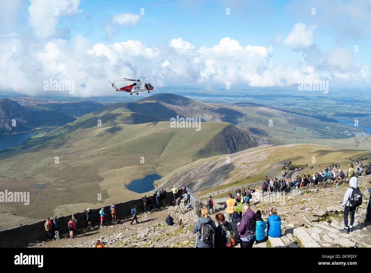 HM Coastguard search and rescue helicopter, Hikers on Snowdon / Yr Wyddfa, Eryri /Snowdonia National park, Wales, UK Stock Photo