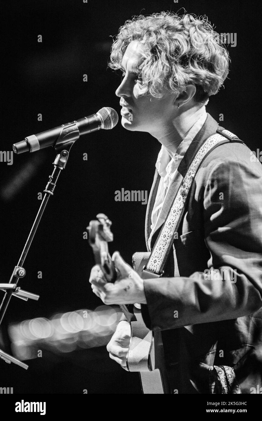 Counting crows on stage Black and White Stock Photos & Images - Alamy