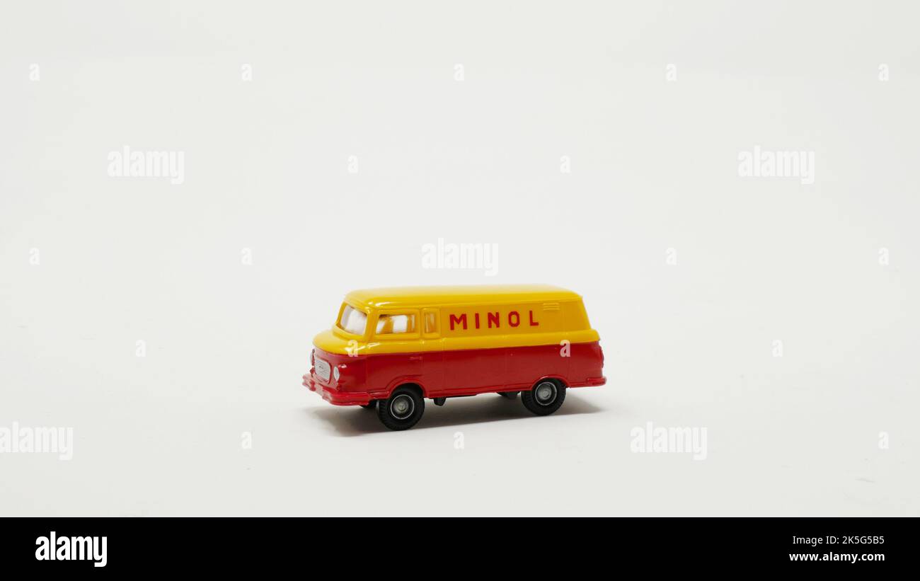 Automodell DDR Barkas B1000 Kastenwagen MINOL, Maßstab 1/87 Stock Photo ...