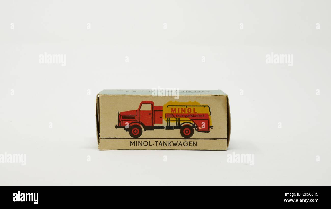 Automodell DDR IFA S4000-1 Tankwagen MINOL, Espewe, Maßstab 1/87, Verpackung Stock Photo
