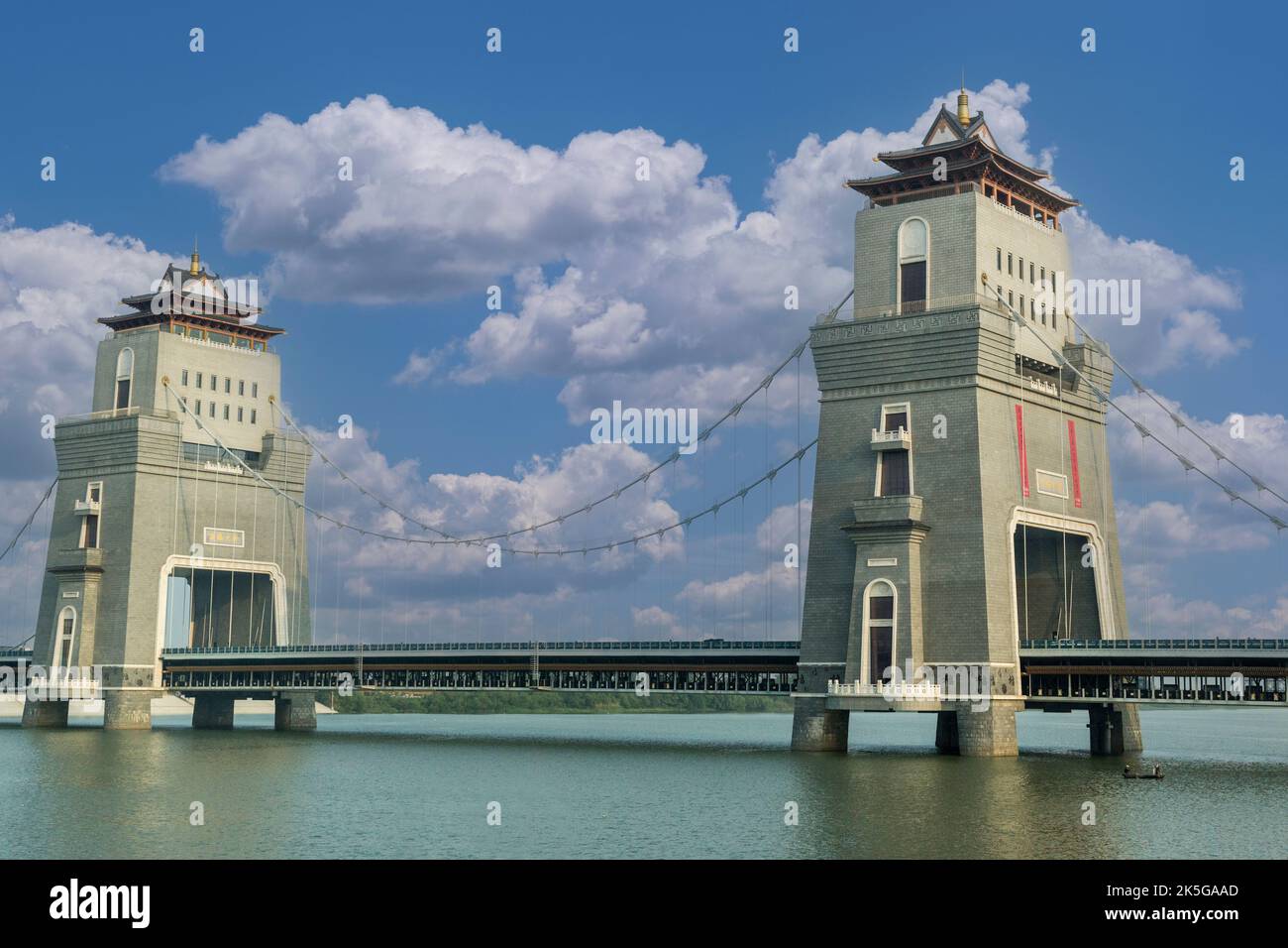 Yangzhou, Jiangsu, China.  Bridge Over River Liao Jia Gou. Stock Photo