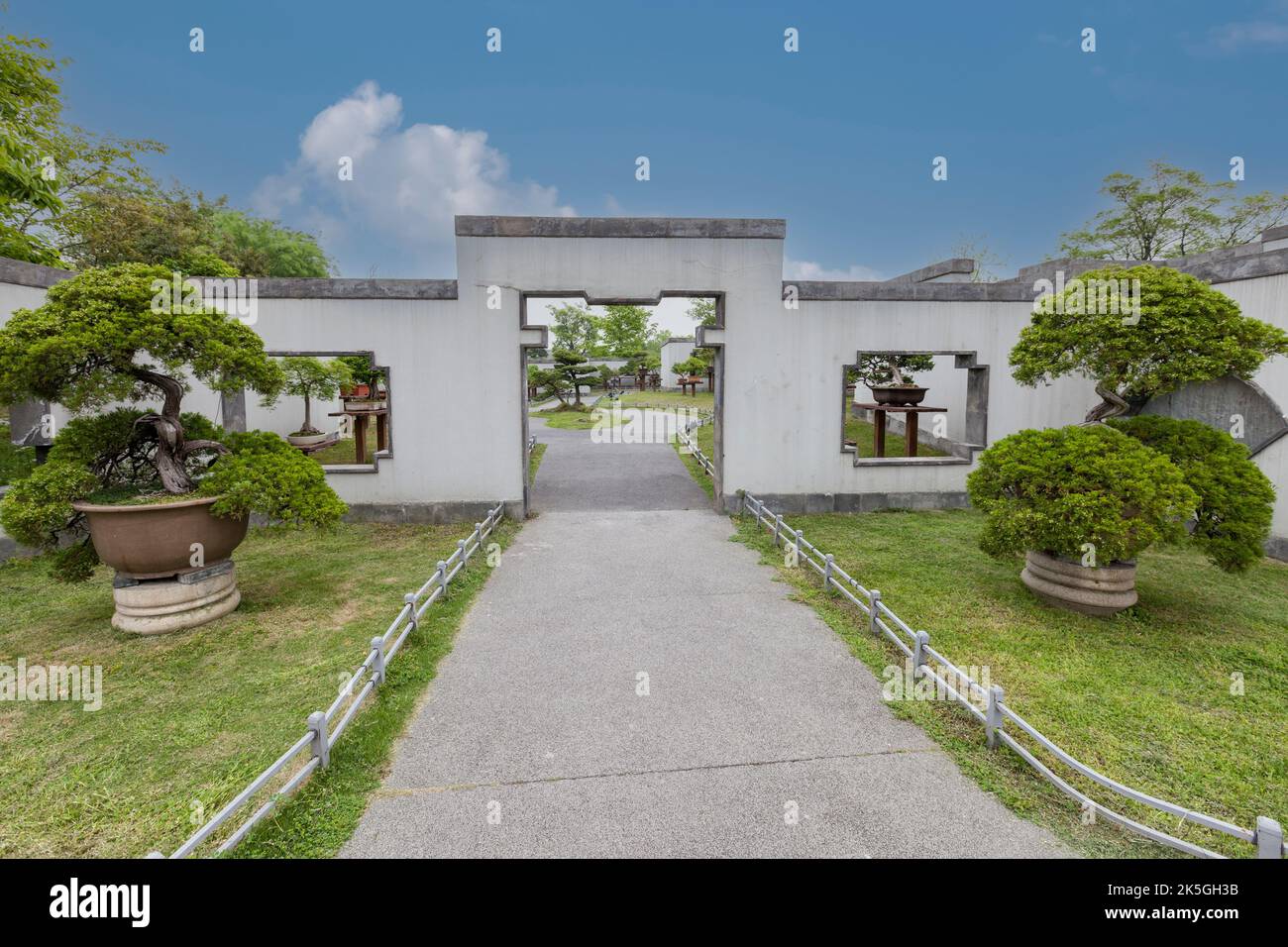 Yangzhou, Jiangsu, China.  Entrance to the Bonsai Garden, Slender West Lake Park. Stock Photo