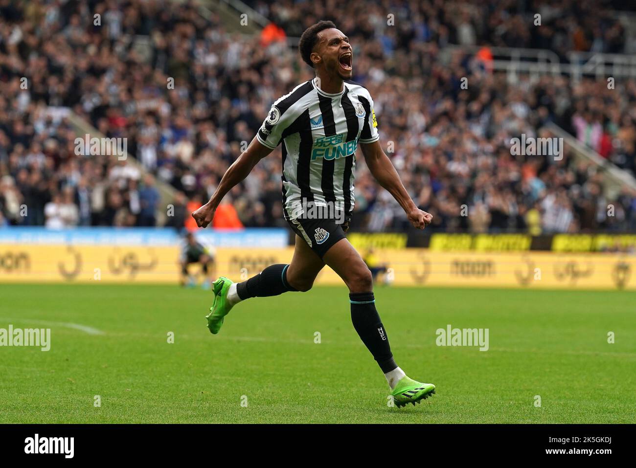 Newcastle United's Jacob Murphy celebrates scoring their side's second ...
