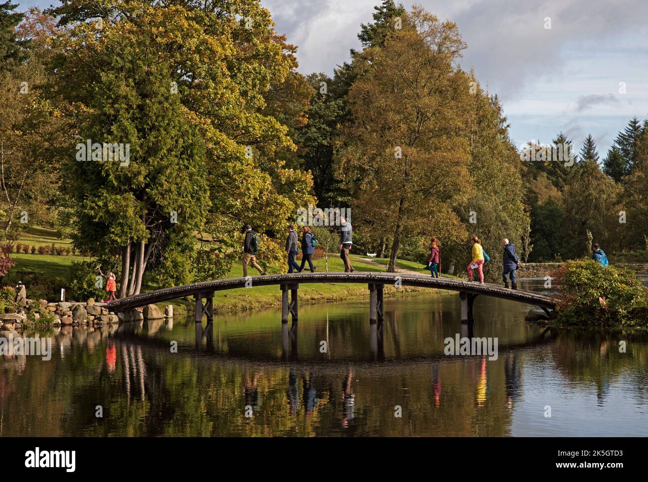 Cowden, Clackmannanshire, Scotland, UK. 8 October 2022. Autumn foliage