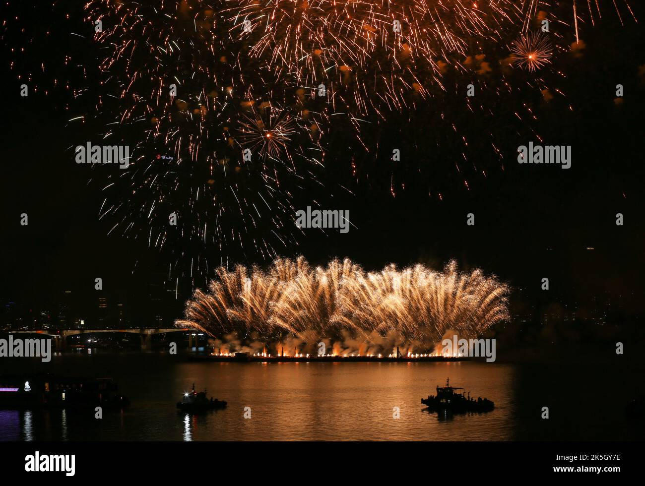 Seoul, South Korea. 8th Oct, 2022. Fireworks illuminate the sky during
