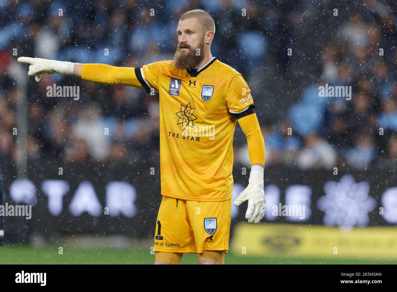 SYDNEY, AUSTRALIA - OCTOBER 8: Andrew Redmayne of Sydney FC communicates with his team during round one A-League Men's match between Sydney FC and Melbourne Victory at Allianz Stadium, on October 8, 2022 in Sydney, Australia Stock Photo