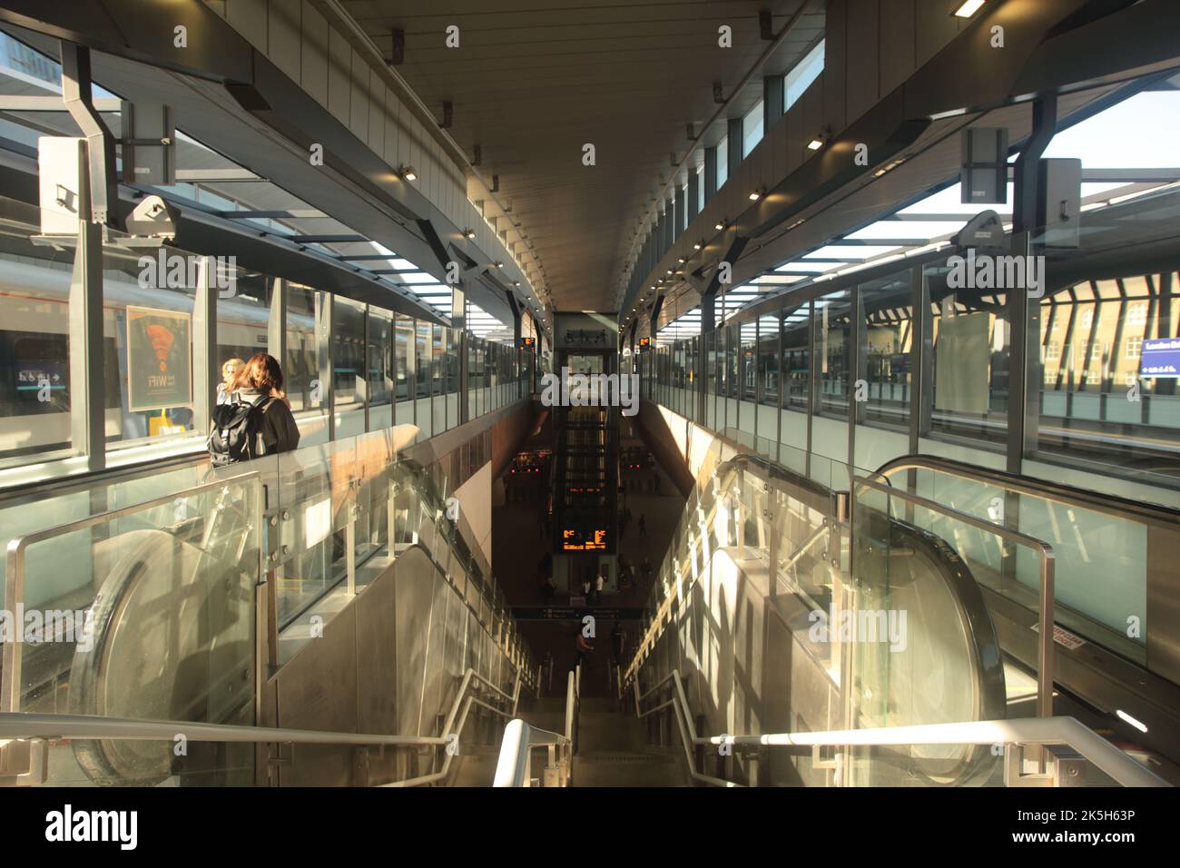 London Bridge Railing London Bridge Rail Station during 2022 Rail Strikes Stock Photo - Alamy