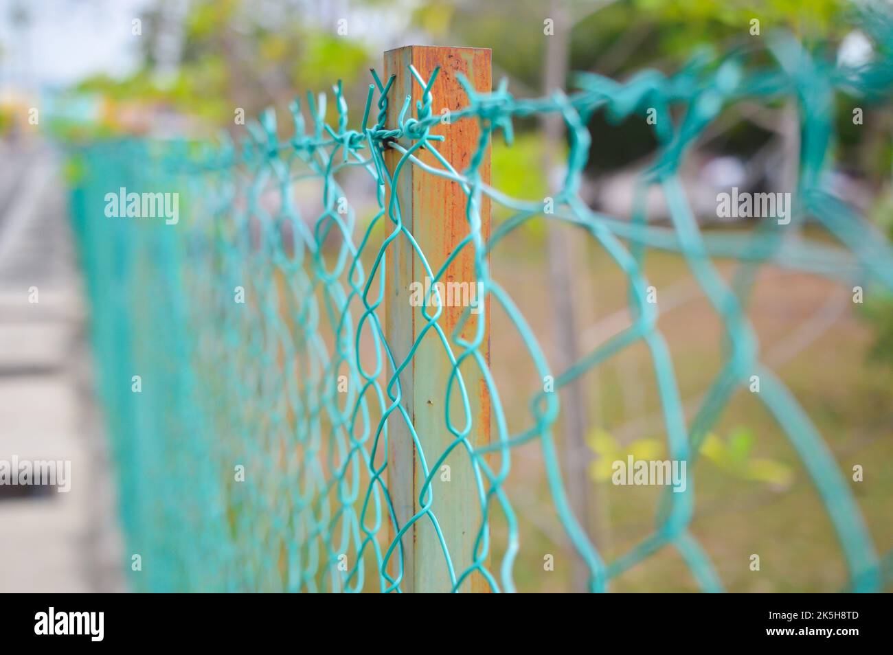 Chain Link Fence Stock Photo Alamy chain-link-fence-stock-photo-alamy