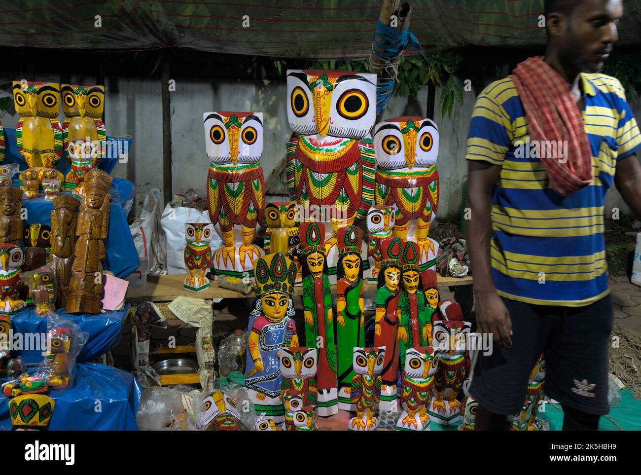 Roadside seller selling decorative items in temporary pavement stalls Stock Photo