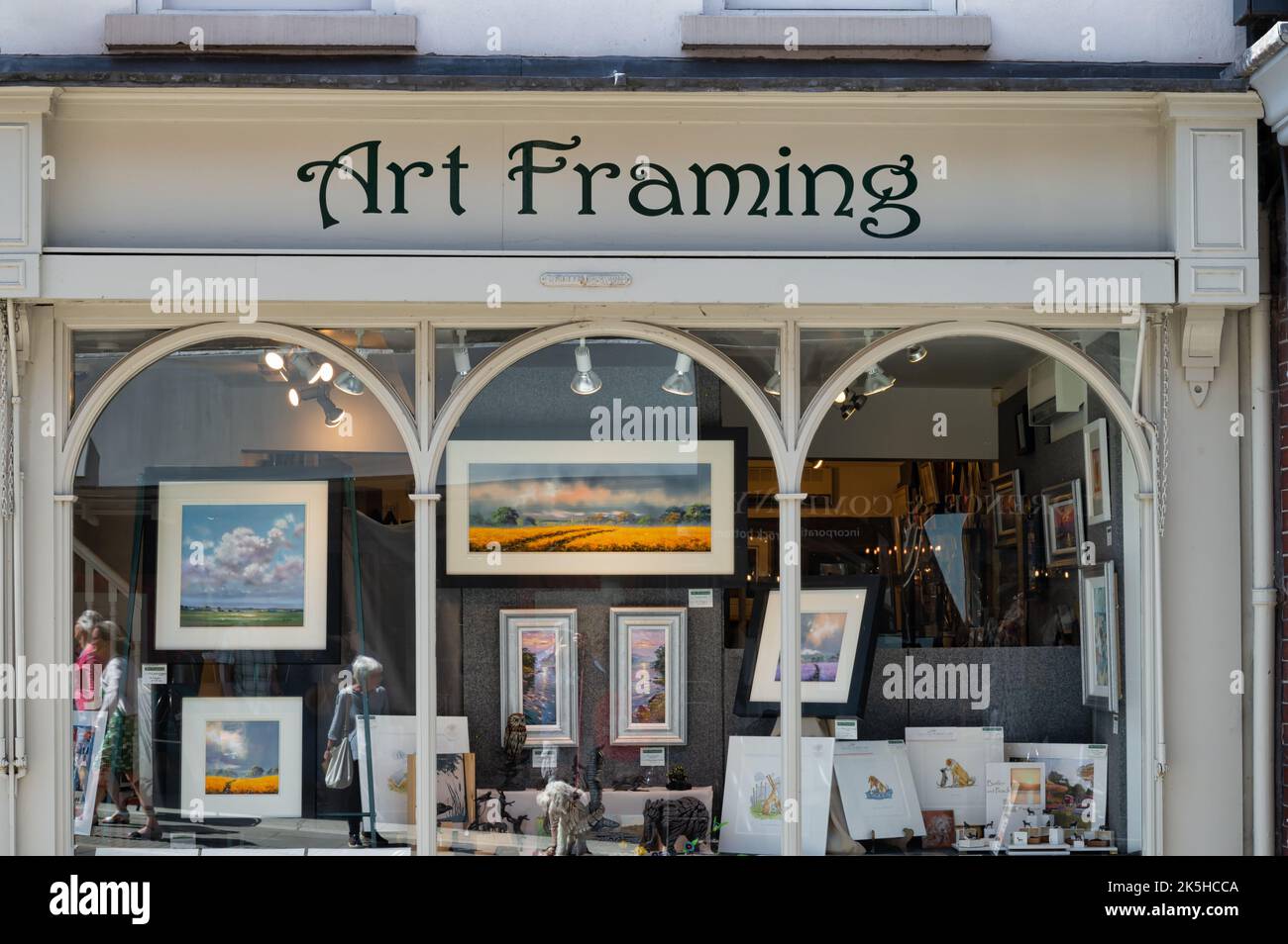 Framing store hi res stock photography and images Alamy