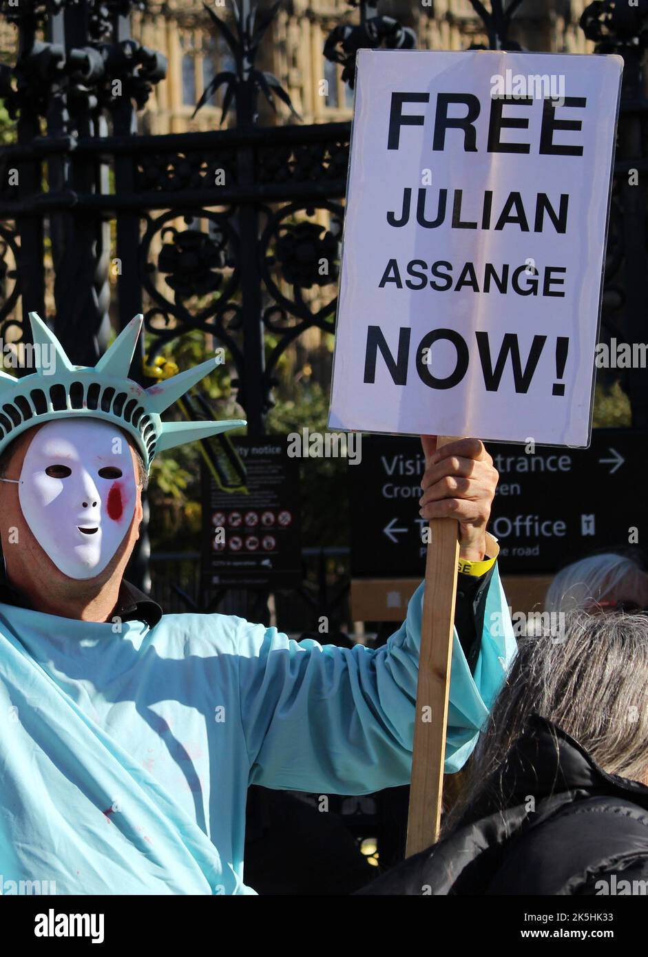 London, UK. 8th Oct, 2022. Thousands of people gather in Westminster to form a chain of protest around the Parliament buildings in support of Wikileaks founder Julian Assange and Press Freedom. Protestors calling for the release of Assange from Londons Belmarsh prison and opposing his extradition to the United States of America. Credit: Aldercy Carling/ Alamy Live News Stock Photo
