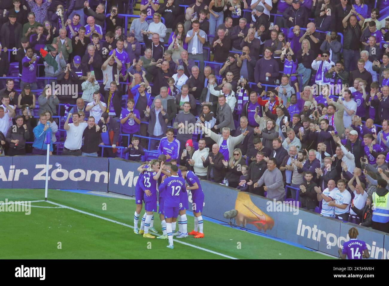 Fulham, London, UK. 8th Oct, 2022. Chelsea Football Club win 3-0 against Wolves in their 8th game of the Premier League 2022/23 season Here seen: ChelseaÕs second goal by Kai Havertz celebrated by the team and fans Credit: Motofoto/Alamy Live News Stock Photo