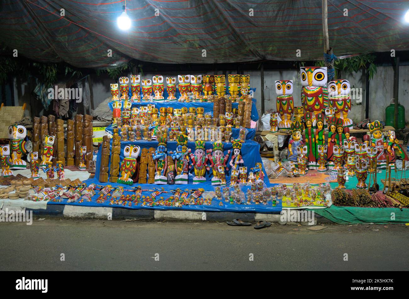 Roadside seller selling decorative items in temporary pavement stalls