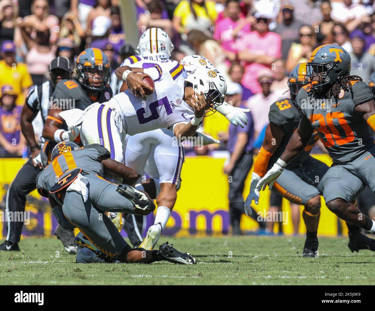 Baton Rouge, LA, USA. 8th Oct, 2022. LSU's Jayden Daniels 5 tries to
