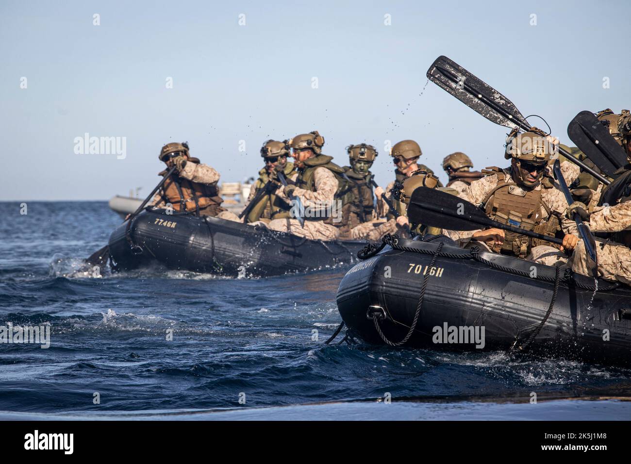U.S. Marines with Battalion Landing Team, 2d Battalion, 5th Marines ...