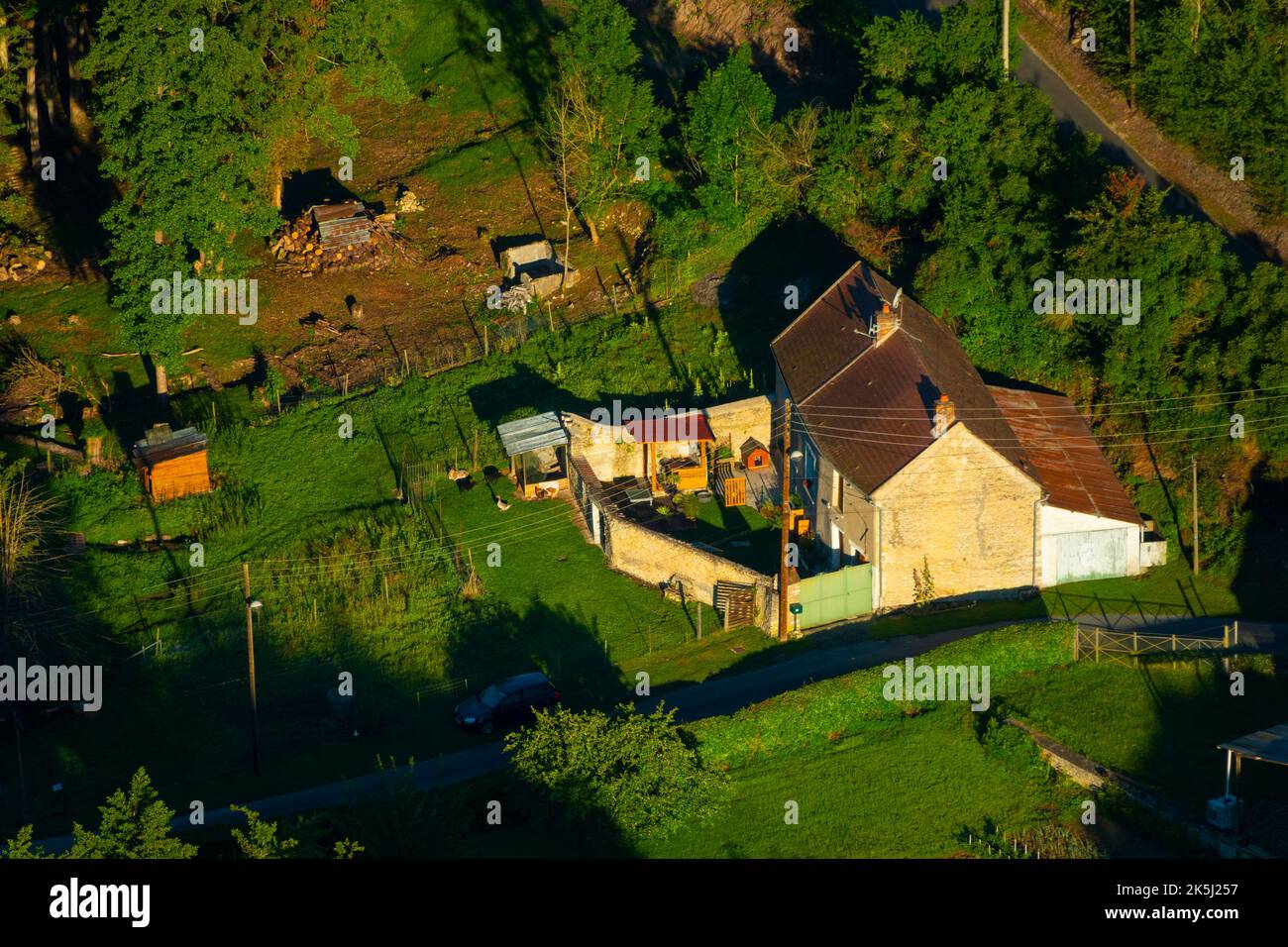 France, Essonne (91), Guillerval, aerial view of a country house in the forest valley of La Marette Stock Photo