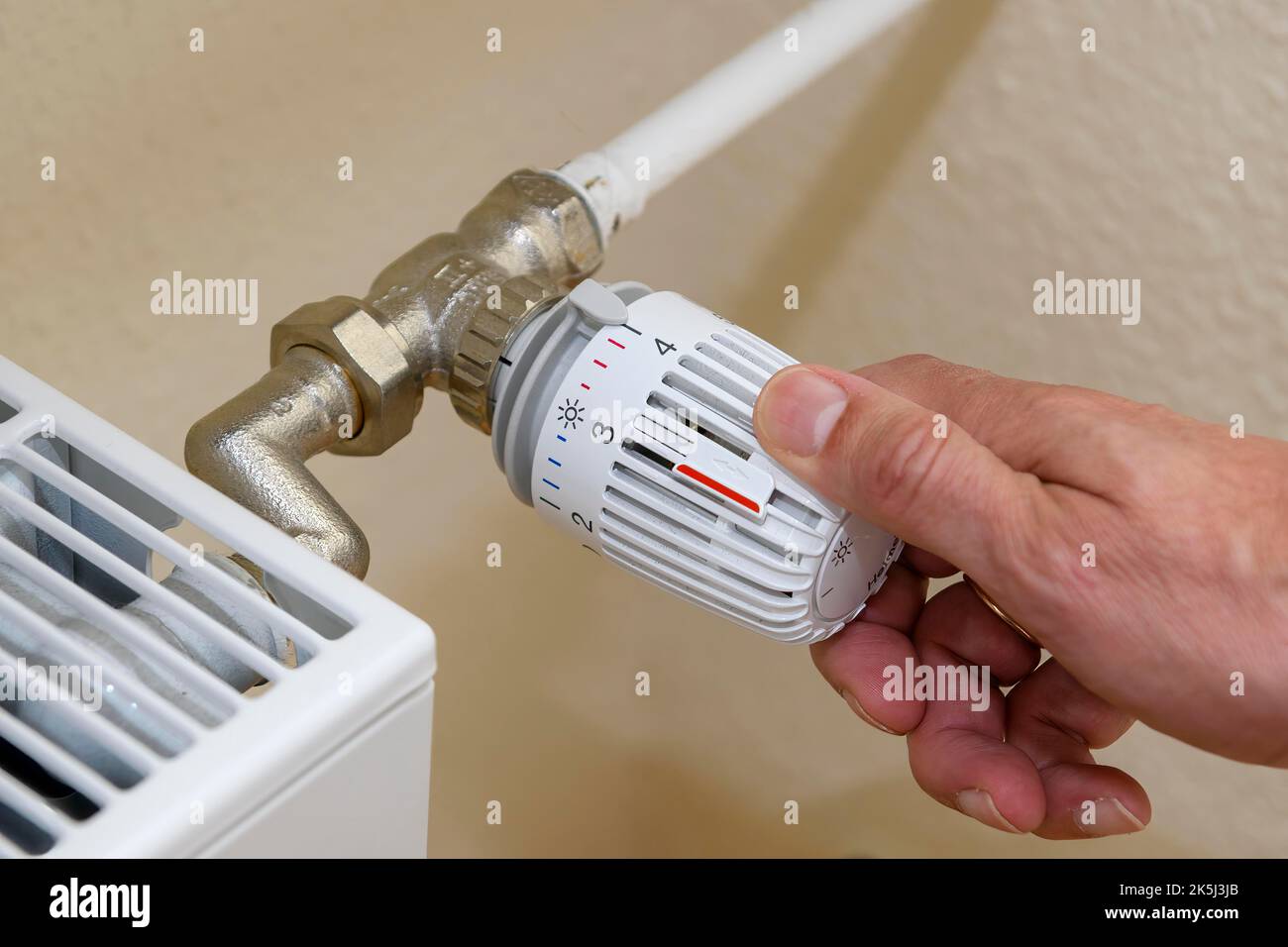 Thermostat of heater is set to increased heat output level 4 at end of