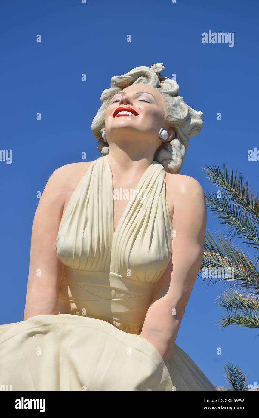 Marilyn monroe statue palm springs 2022 hires stock photography and