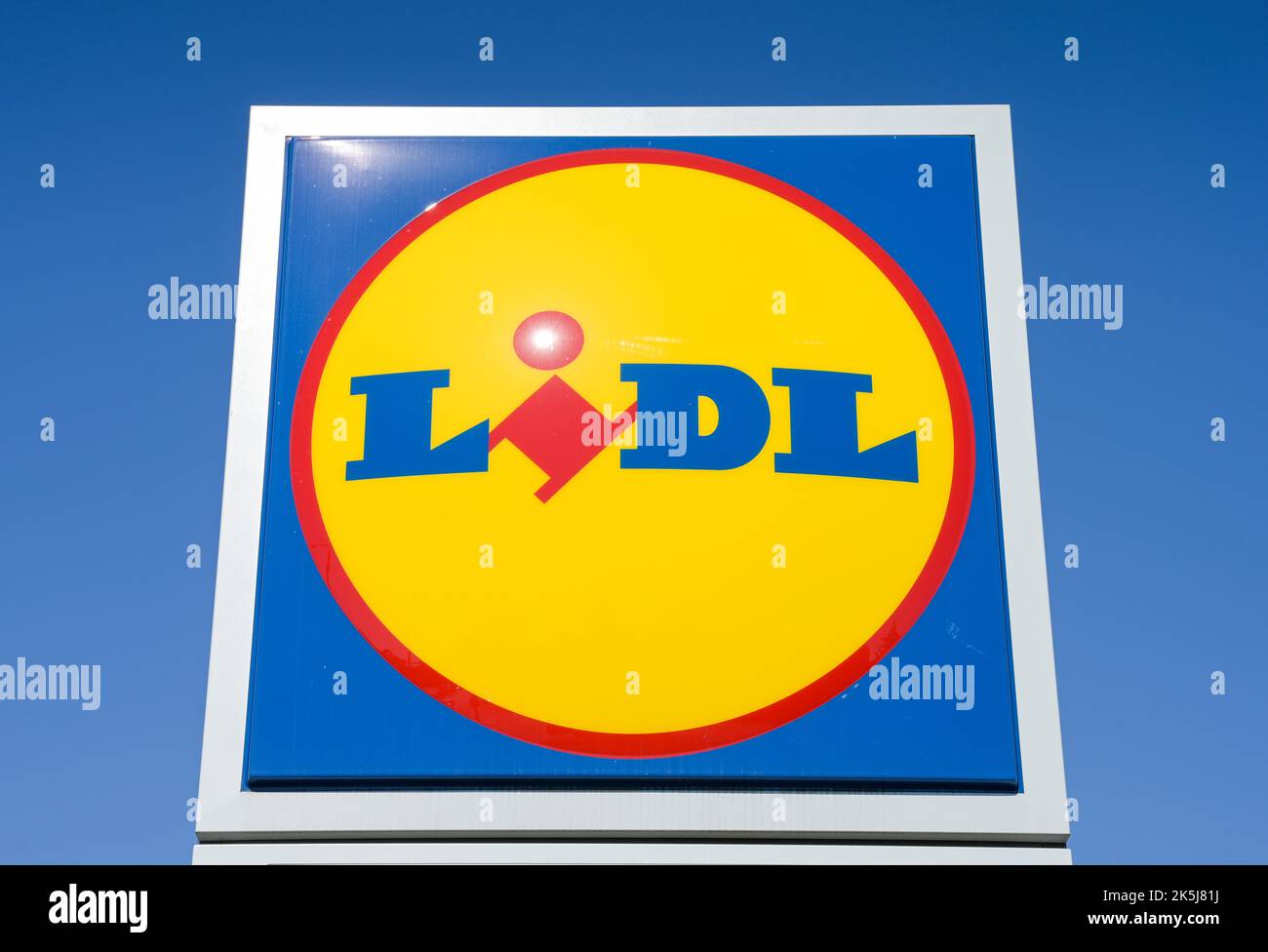 Logo Lidl supermarket, Berlin, Germany Stock Photo Alamy