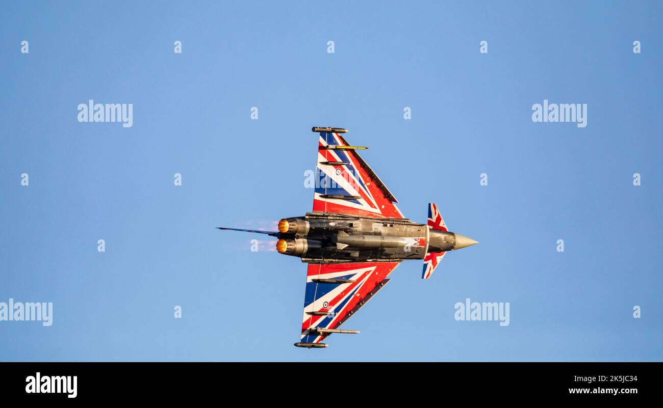 Duxford, Cambridgeshire, UK. 8th Oct 2022. An RAF Eurofighter Typhoon FGR.4 flown by Flight Lieutenant Adam O’Hare of 29th Squadron (RAF Coningsby) displaying at the Duxford Flying Finale. Credit: Stuart Robertson/Alamy Live News. Stock Photo