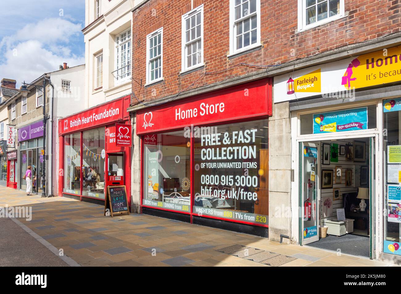 Charity shops and uk hi-res stock photography and images - Alamy