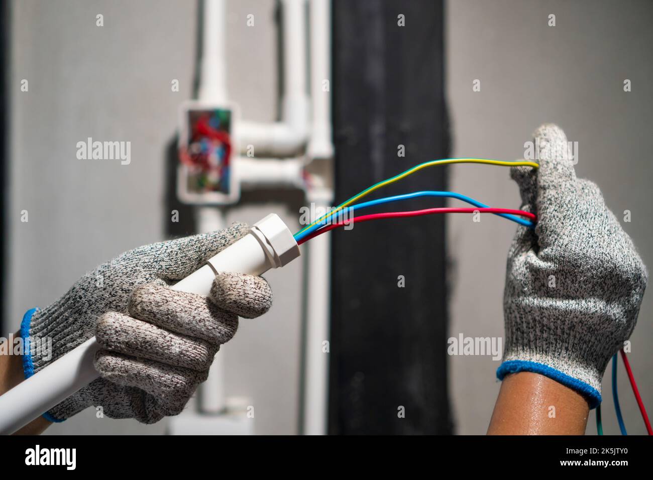 Pulling electrical wire hi-res stock photography and images - Alamy