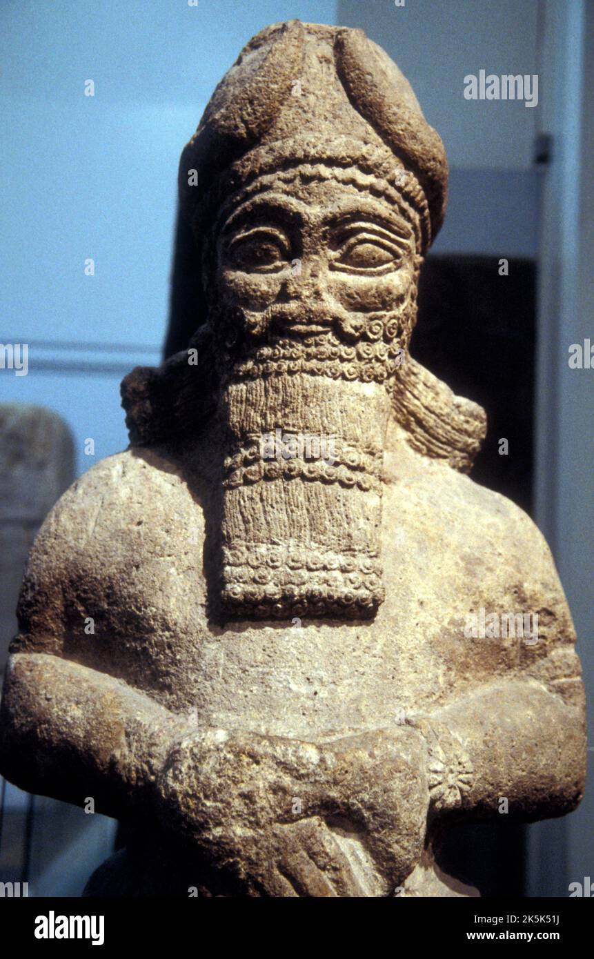 Limestone statue of an attendant God in Nimrud (Mesopotamia) 811-783 BCE Stock Photo