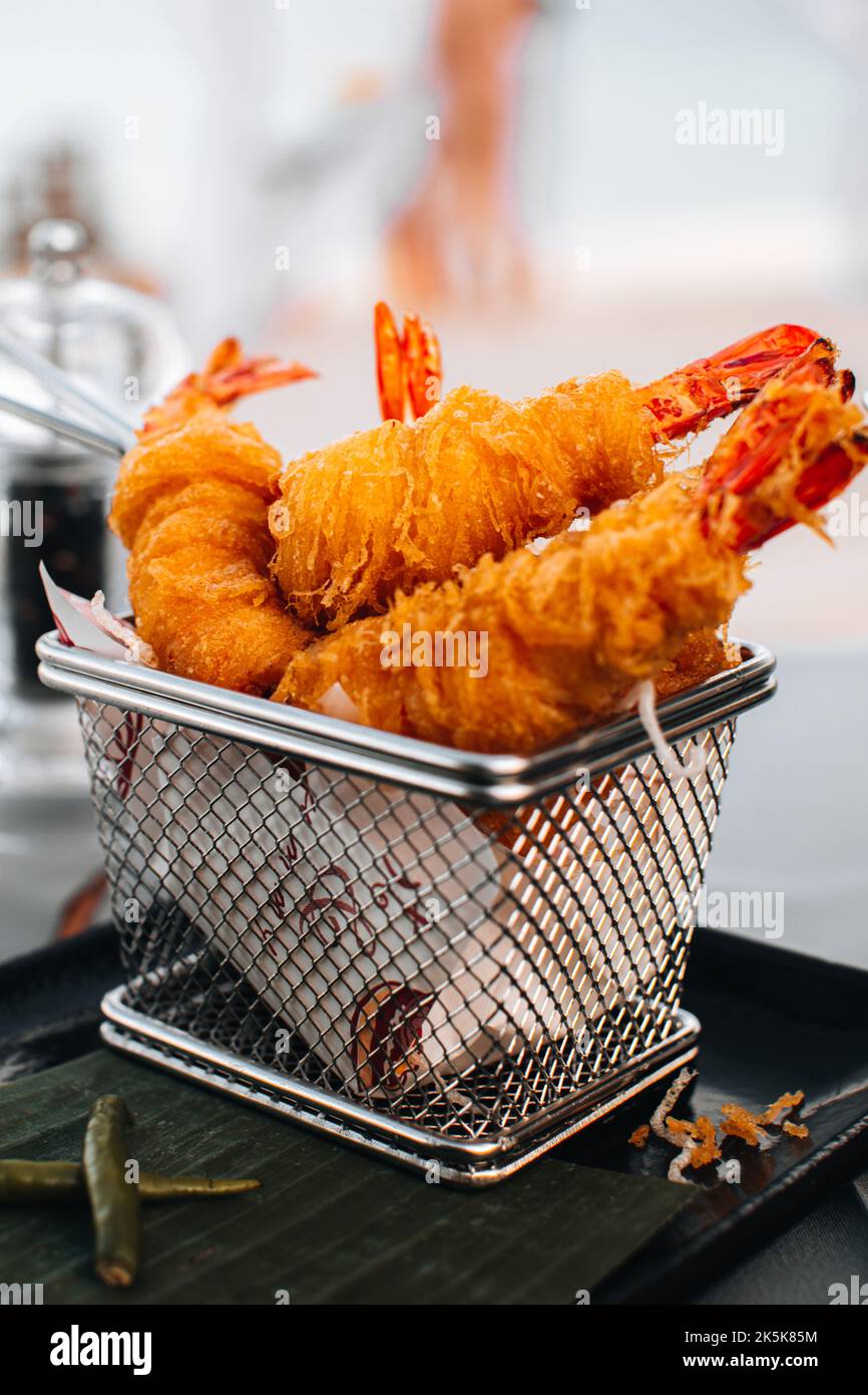 Breaded fried shrimp. Traditional thai food Stock Photo - Alamy