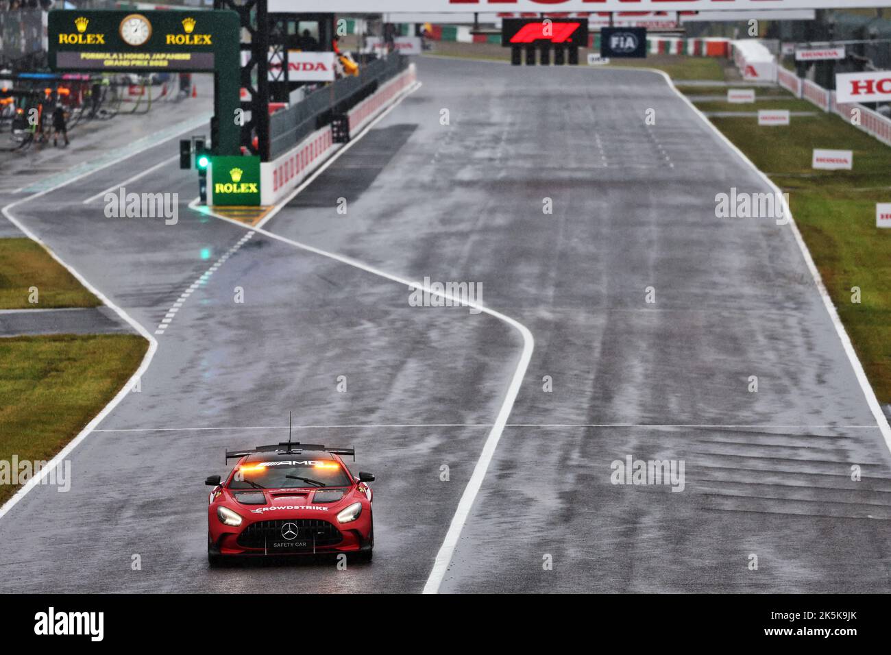 Suzuka, Japan. 9th Oct 2022. The Mercedes FIA Safety Car heads onto the circuit. 09.10.2022. Formula 1 World Championship, Rd 18, Japanese Grand Prix, Suzuka, Japan, Race Day.  Photo credit should read: XPB/Press Association Images. Credit: XPB Images Ltd/Alamy Live News Stock Photo