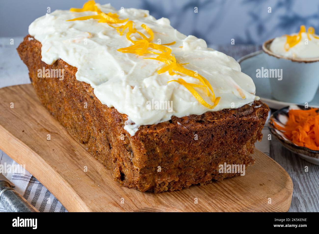 Classic carrot cake with vanilla cheese frosting Stock Photo - Alamy