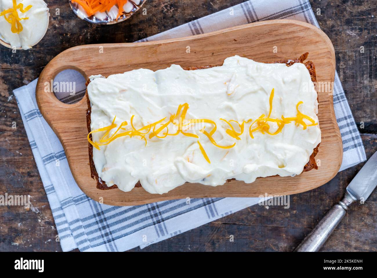 Classic carrot cake with vanilla cheese frosting Stock Photo - Alamy