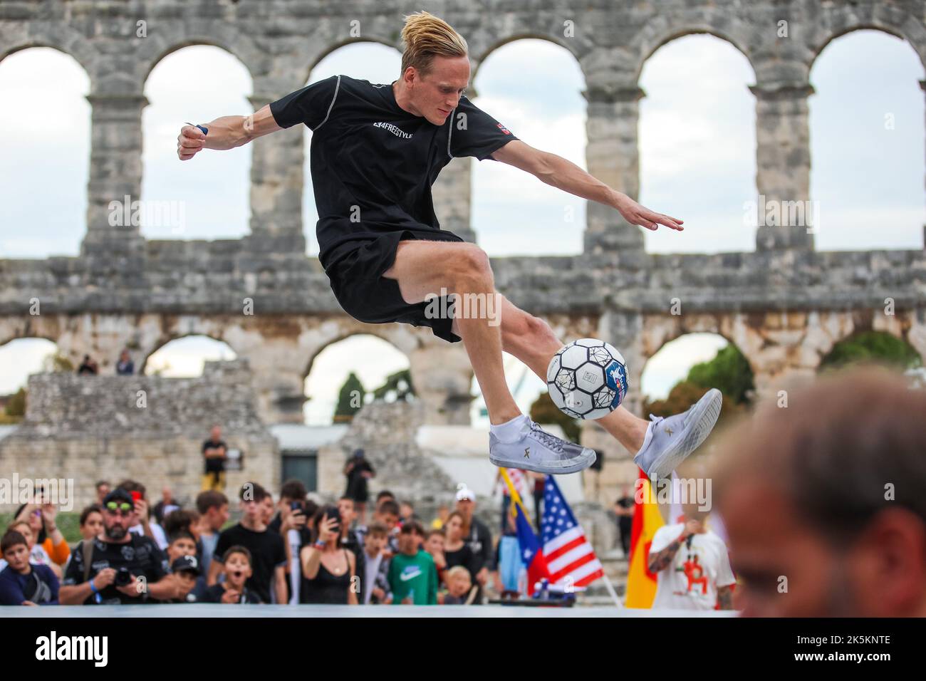 Freestyle football hi-res stock photography and images - Page 7 - Alamy