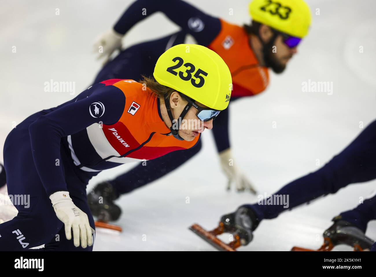 HeereNVEEN - Short trackers Jens van 't Wout, Sjinkie Knegt (lr) in action in the semifinal 1000 meters in Thialf at the Dutch Open Shorttrack, the first international showdown of this season. ANP VINCENT JANNINK Stock Photo