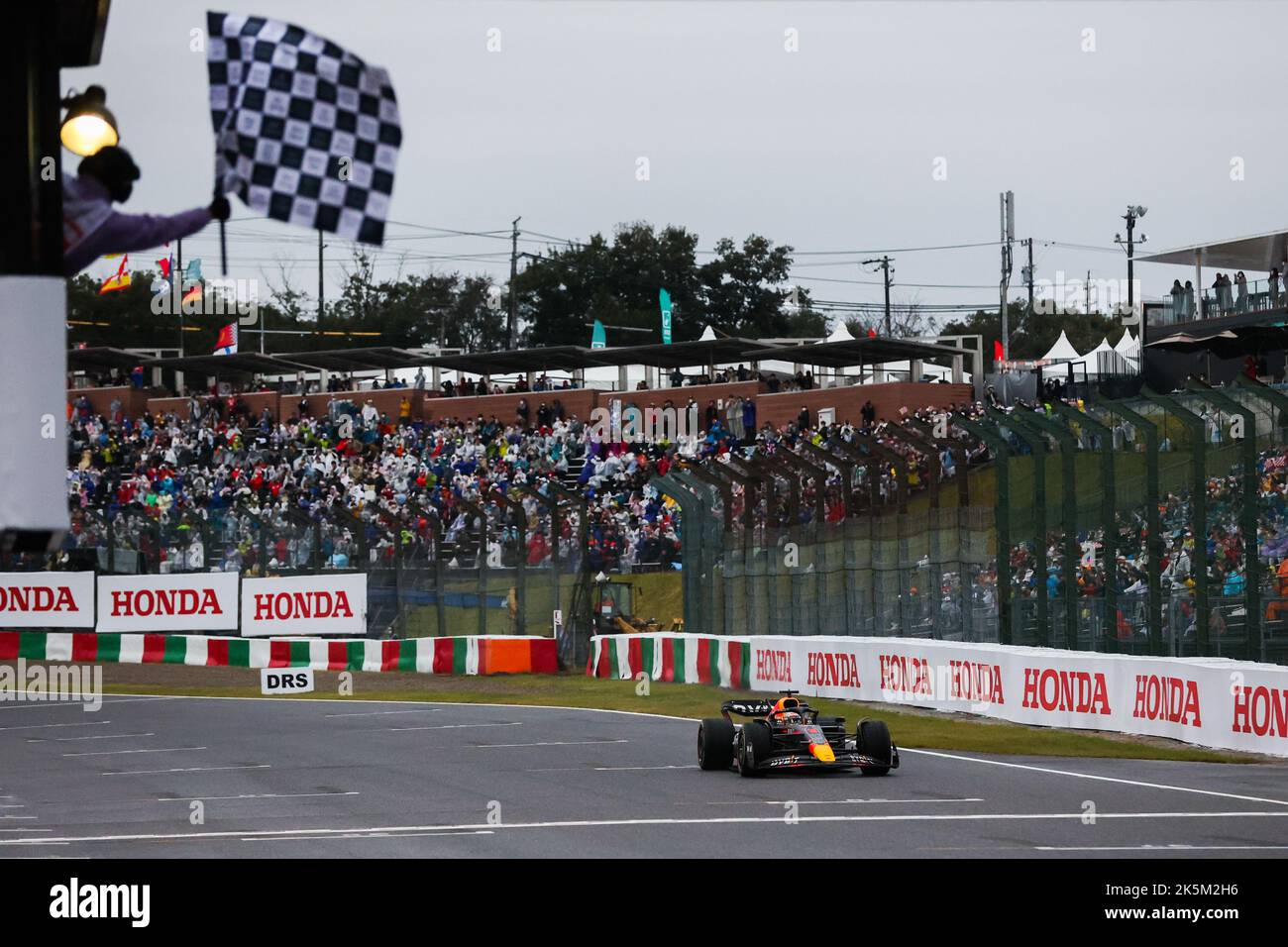 01 VERSTAPPEN Max (nld), Red Bull Racing RB18, action chequered flag, drapeau a damier during the Formula 1 Honda Japanese Grand Prix 2022, 18th round of the 2022 FIA Formula One World Championship from October 7 to 9, 2022 on the Suzuka International Racing Course, in Suzuka, Mie Prefecture, Japan - Photo Antonin Vincent / DPPI Stock Photo