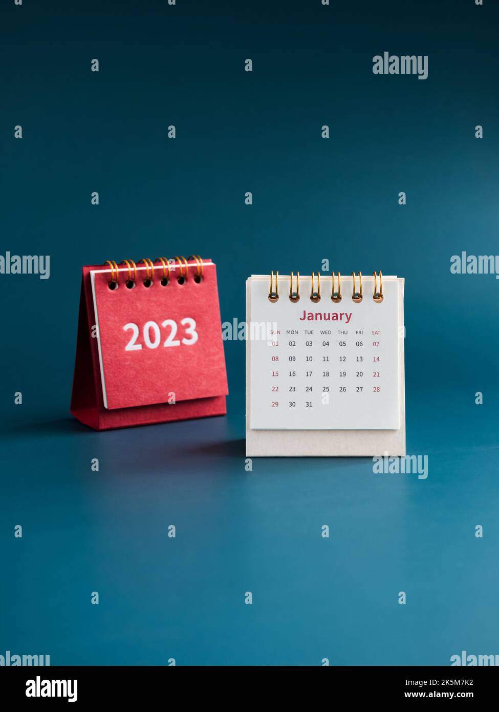 January 2023 calendar desk for the organizer to plan and reminder on