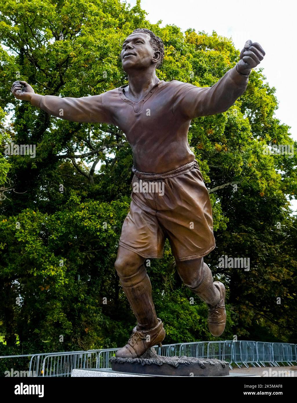 Plymouth UK 9th October 2022.. A new statue outside Home Park Plymouth Argyles Stadium to commemorate Jack Leslie, a black player who played for Plymouth Argyle in the 1920s and 30s.He was selected to play for the England team in 1925 but was never picked. It was believed the decision was due to racism. Credit: charlie bryan/Alamy Live News Stock Photo