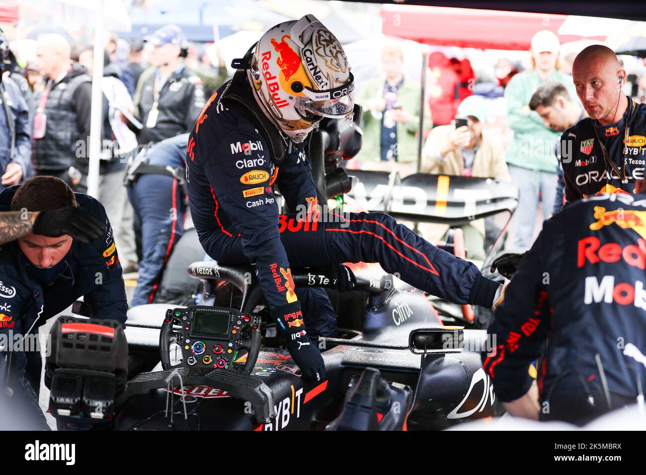 verstappen-max-ned-red-bull-racing-rb18-portrait-during-the-formula