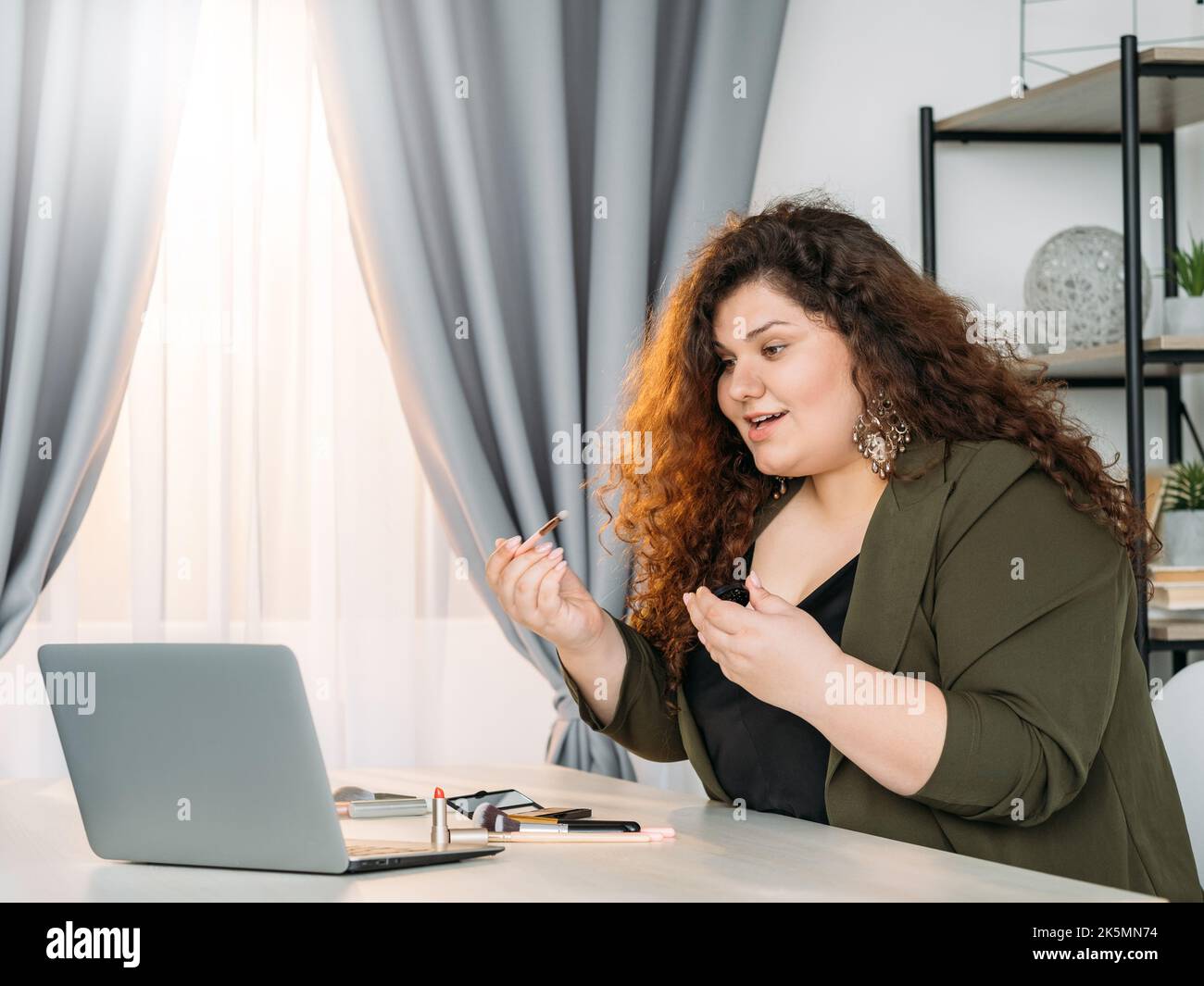 online shopping inspired curvy woman beauty blog Stock Photo Alamy