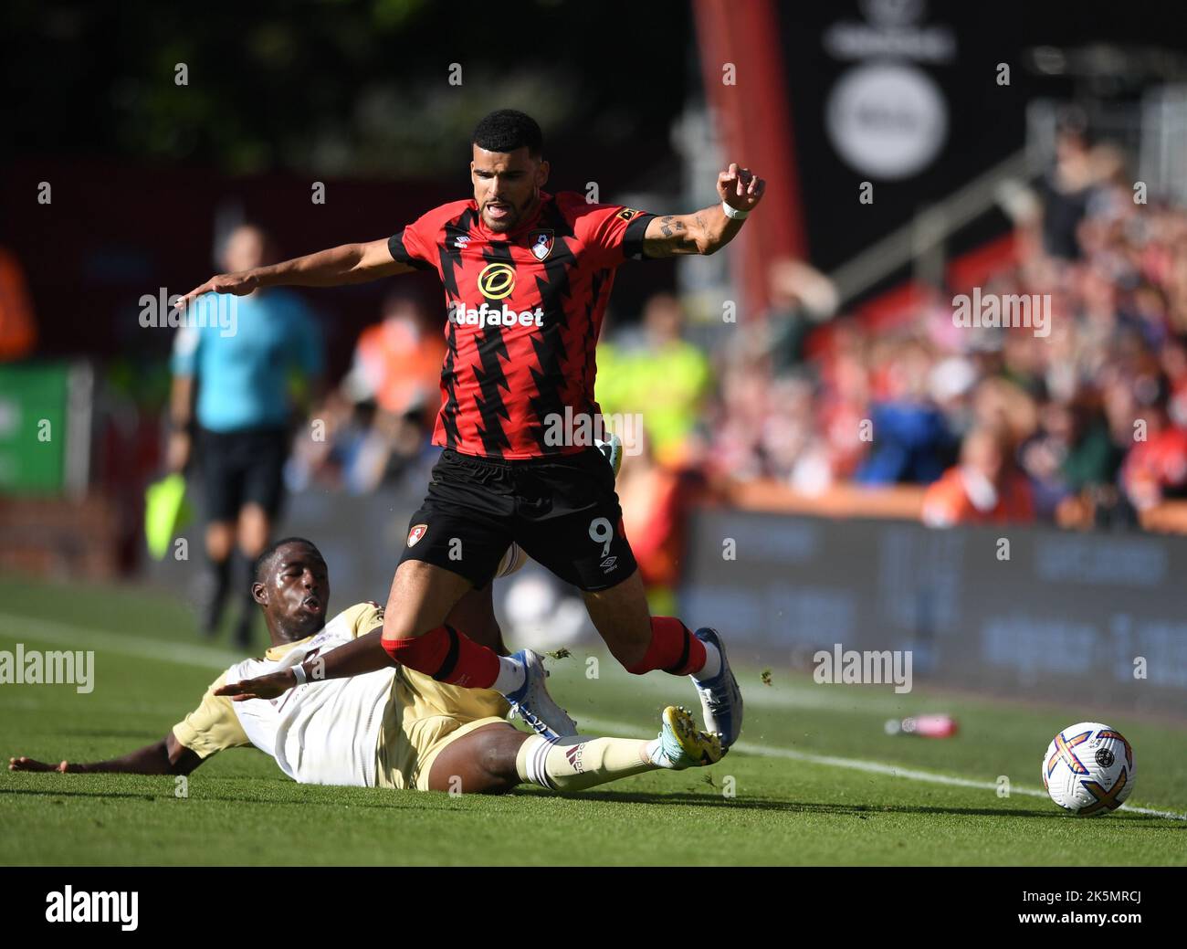 8th August 2022; Vitality Stadium, Boscombe, Dorset, England: Premiership football, AFC Bournemouth versus Leicester City : Boubakary Soumare of Leicester City fouls Dominic Solanke of Bournemouth Stock Photo