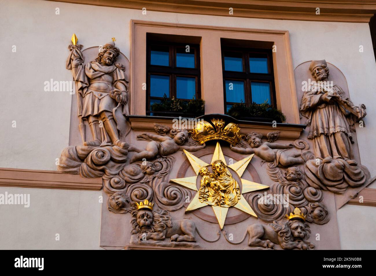 High relief stone capital hi res stock photography and images Alamy