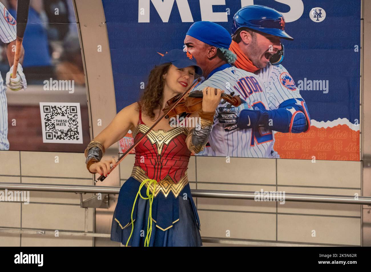 NEW YORK, NEW YORK - OCTOBER 08: A woman dressed as Wonder Woman plays violin during New York Comic Con 2022 at the Hudson Yards subway station on October 08, 2022 in New York City. Credit: Ron Adar/Alamy Live News Stock Photo