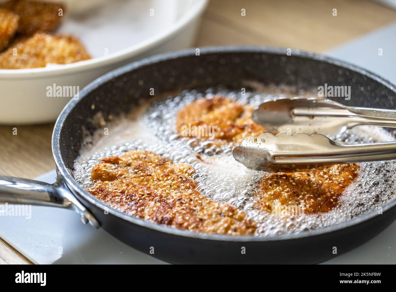 Bubbling pan hires stock photography and images Alamy