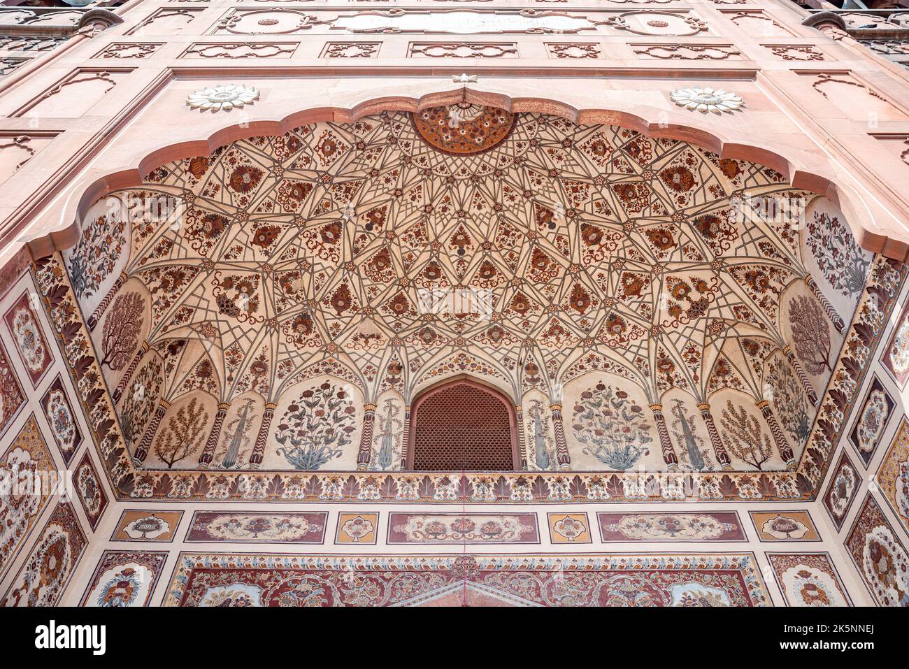 Detail of painted decorations of front entrance of Badshahi Mosque, Fort lahore, Pakistan Stock Photo