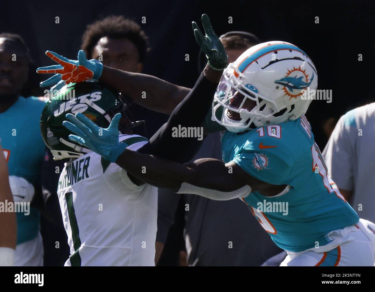 New York Jets cornerback Sauce Gardner (1) defends against the Baltimore  Ravens during an NFL football game Sunday, Sept. 11, 2022, in East  Rutherford, N.J. (AP Photo/Adam Hunger Stock Photo - Alamy