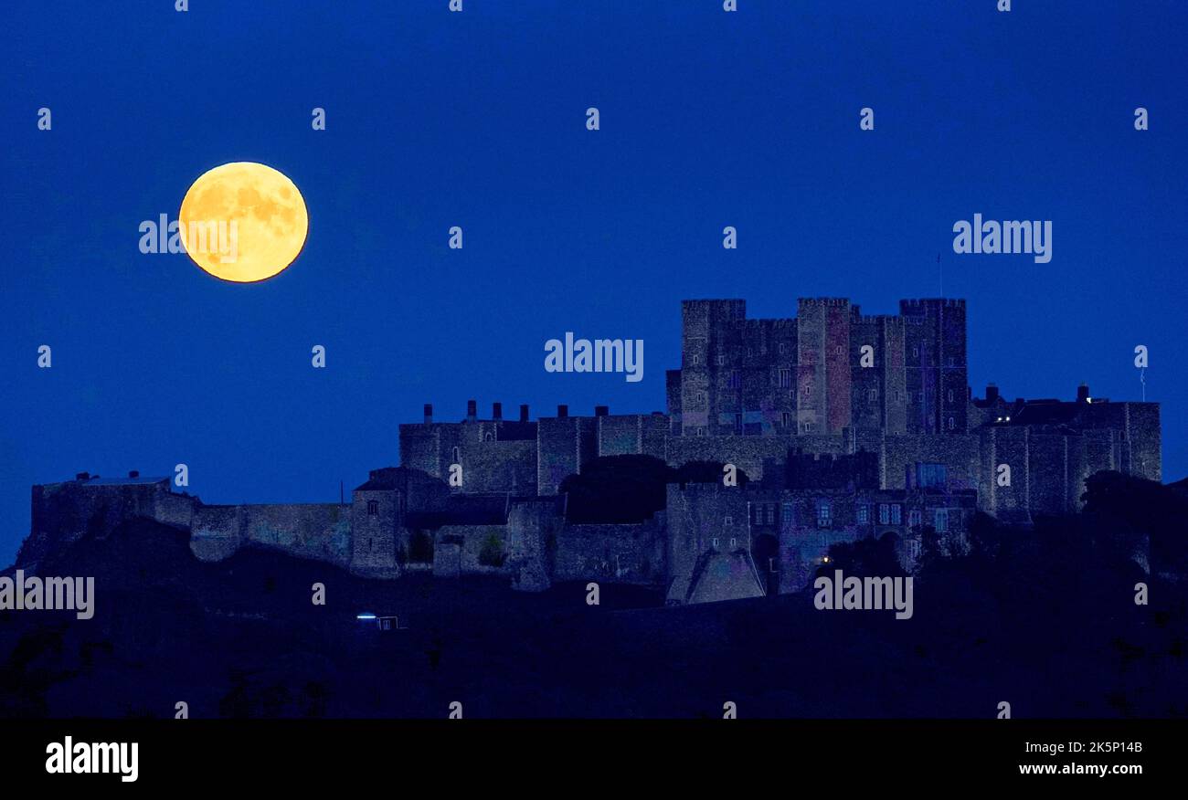 A full Hunter's moon rises over Dover Castle in Kent. Picture date: Sunday October 9, 2022. Stock Photo