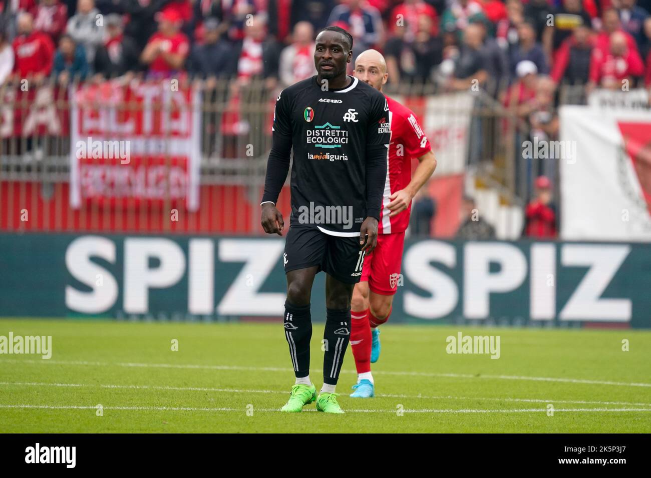 Artemio Franchi stadium, Florence, Italy, October 31, 2021, Lorenzo Venuti ( Fiorentina) and Mbala Nzola (Spezia) during ACF Fiorentina vs Spezia Cal  Stock Photo - Alamy