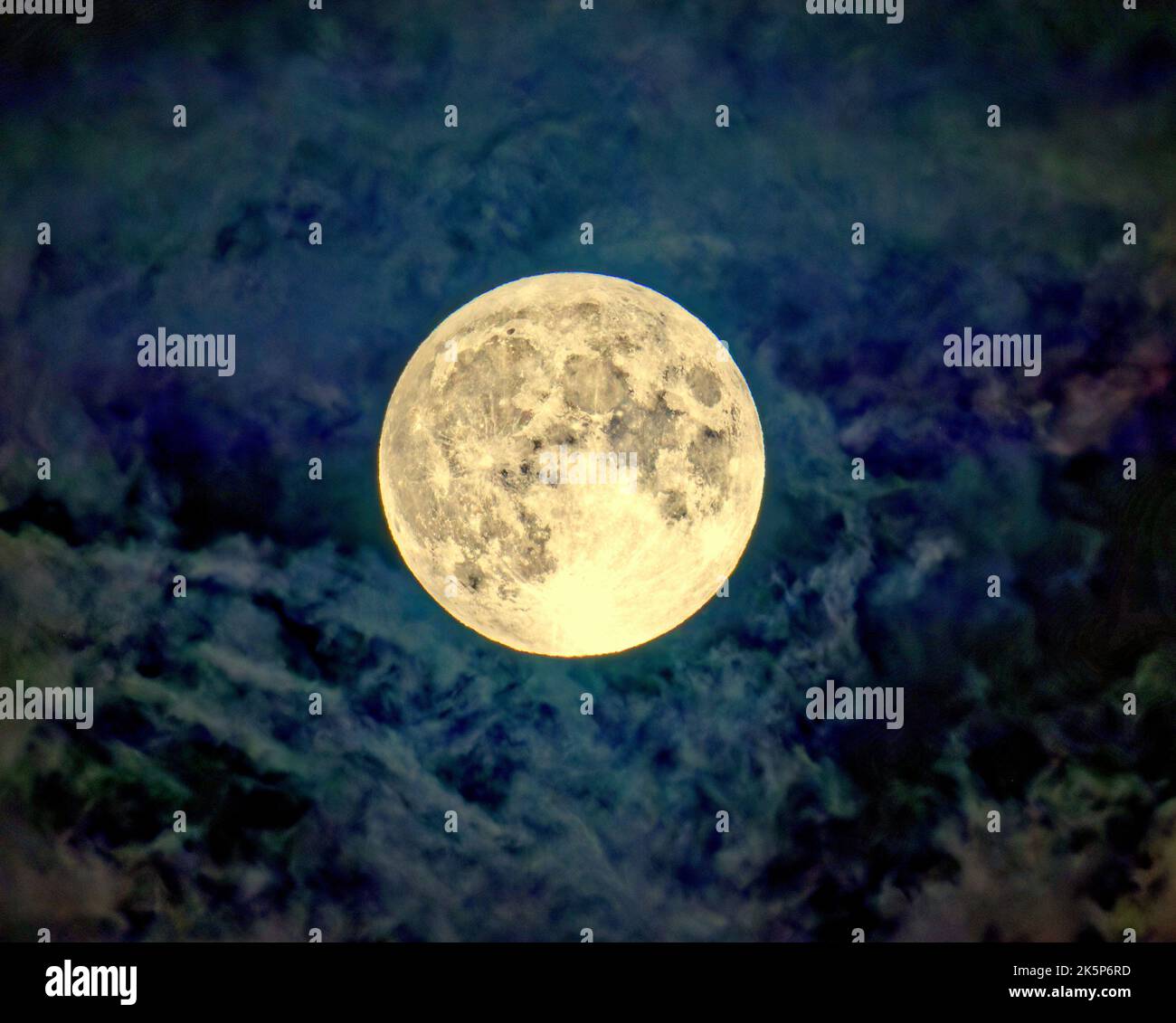Glasgow, Scotland, UK  9th October,  2022. UK Weather: Full hunter moon after a horrendous day of wind and rain saw it work its way through the dissipating cloud. Credit Gerard Ferry/Alamy Live News Stock Photo